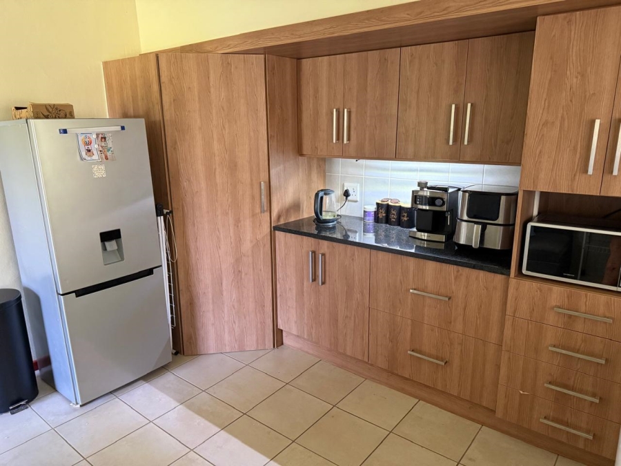 To Let 1 Bedroom Property for Rent in Melodie North West